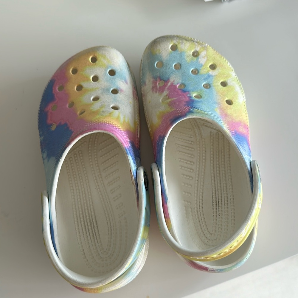 Multicolor crocs